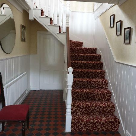 The Bounty Bar Guesthouse Трим Экстерьер фото