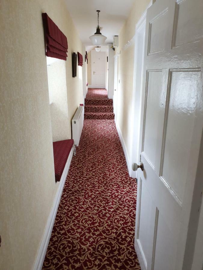 The Bounty Bar Guesthouse Трим Экстерьер фото