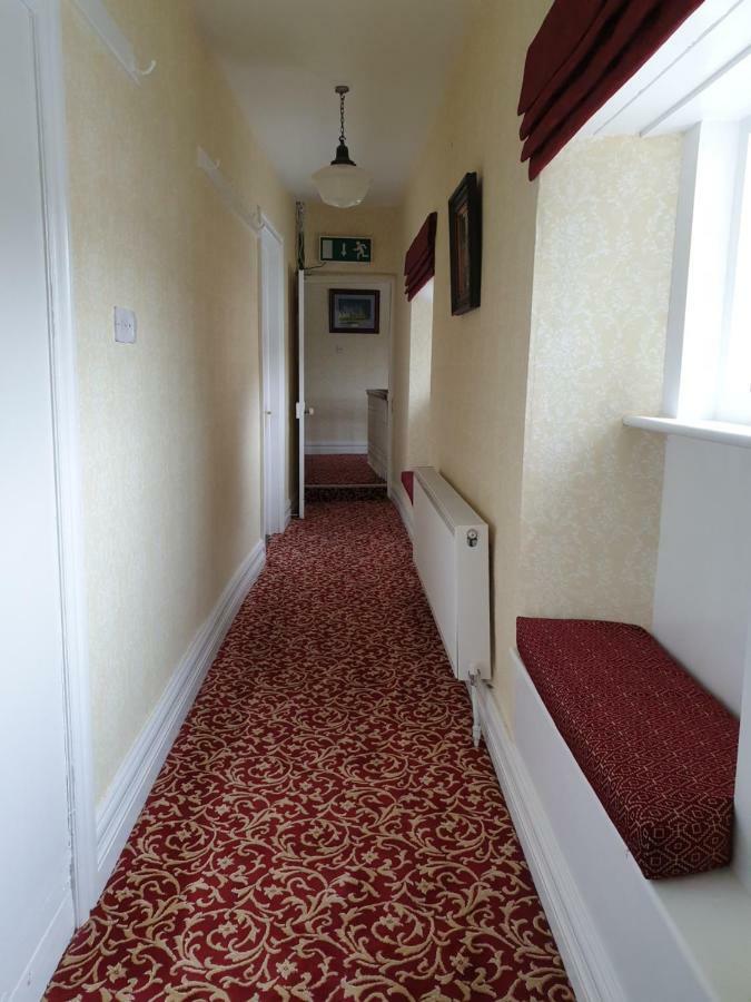 The Bounty Bar Guesthouse Трим Экстерьер фото