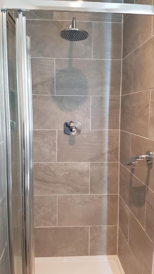 The Bounty Bar Guesthouse Трим Экстерьер фото
